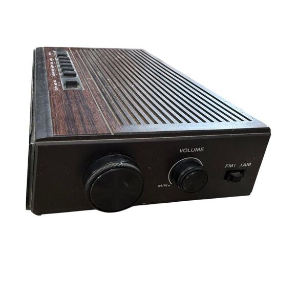 LLoyds FM/AM Electric Clock Radio - Picture 4 of 14